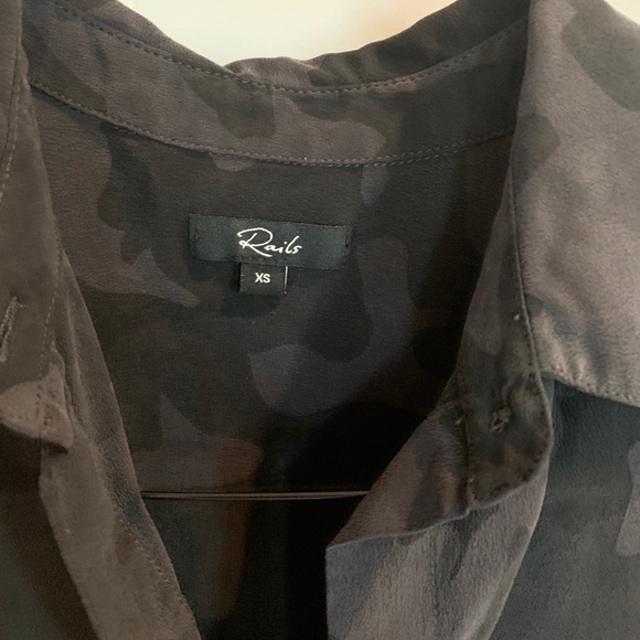 Rails Rhett silk blouse charcoal Camo button down. - Picture 5 of 5
